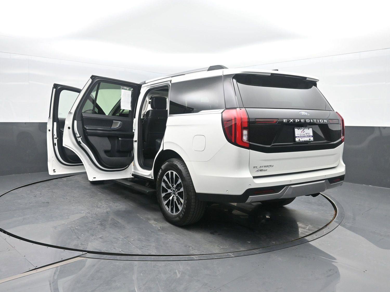 Used 2025 Ford Expedition Platinum image 53