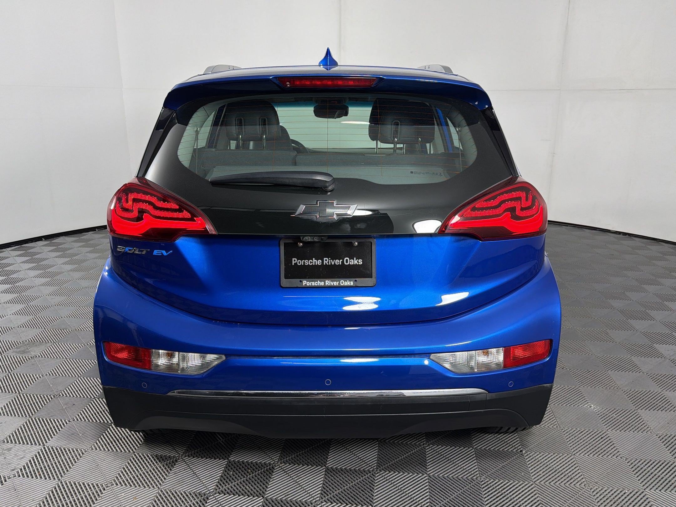 Used 2020 Chevrolet Bolt Premier w/ Infotainment Package FWD image 10