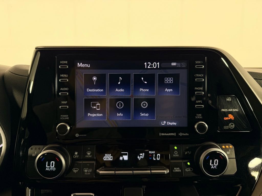 Used 2021 Toyota Highlander XLE image 19