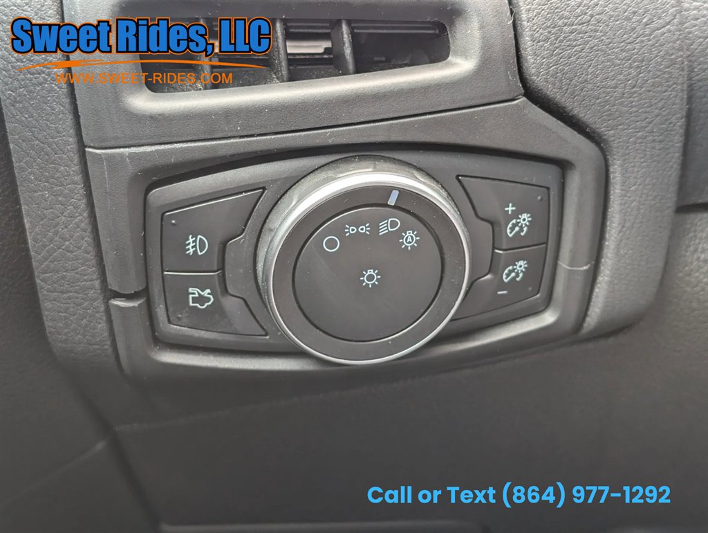 Used 2016 Ford Focus Titanium w/ Titanium Technology Package FWD image 18