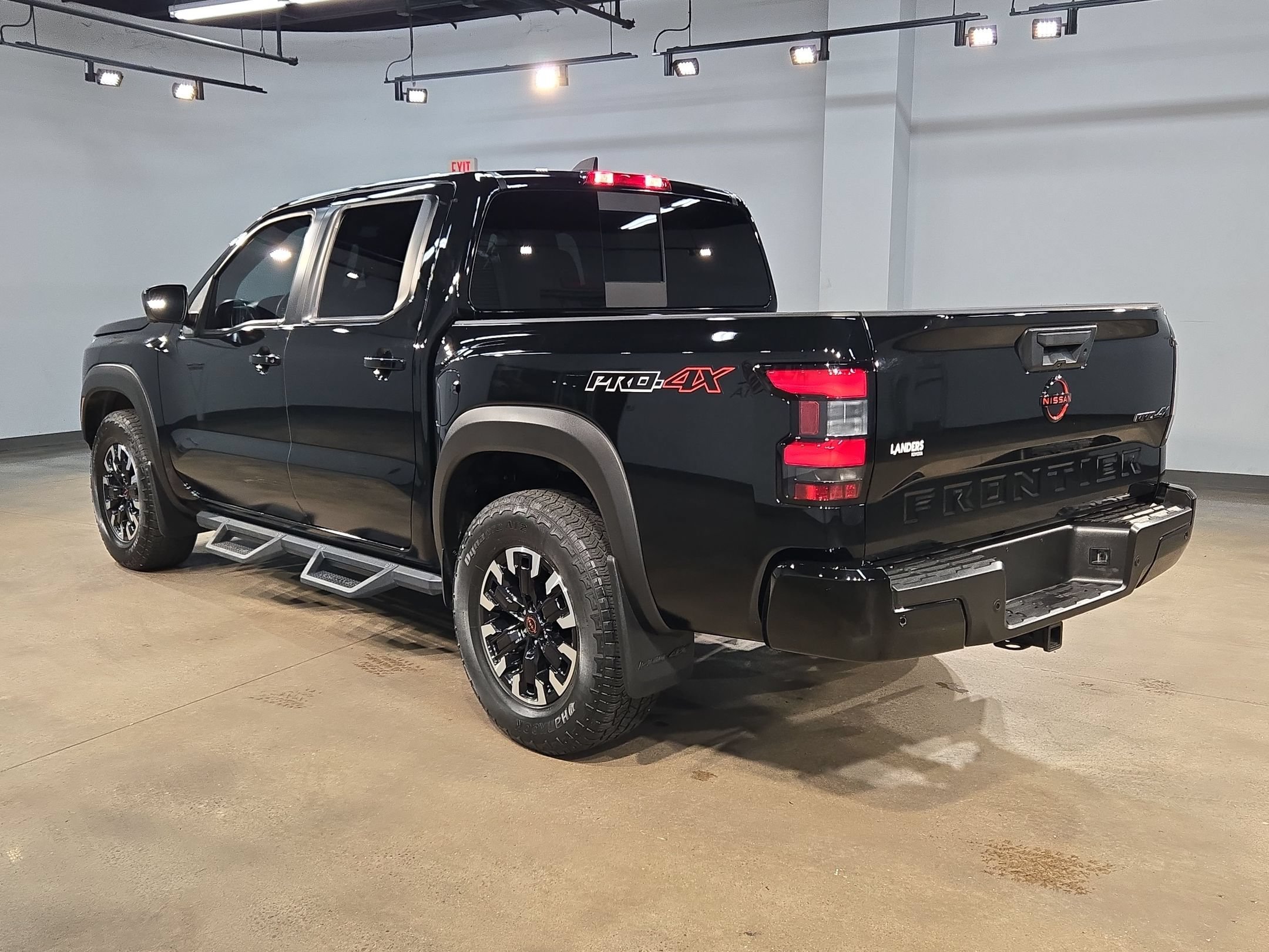 Used 2023 Nissan Frontier PRO-4X w/ Pro Convenience Package AWD/4WD image 5