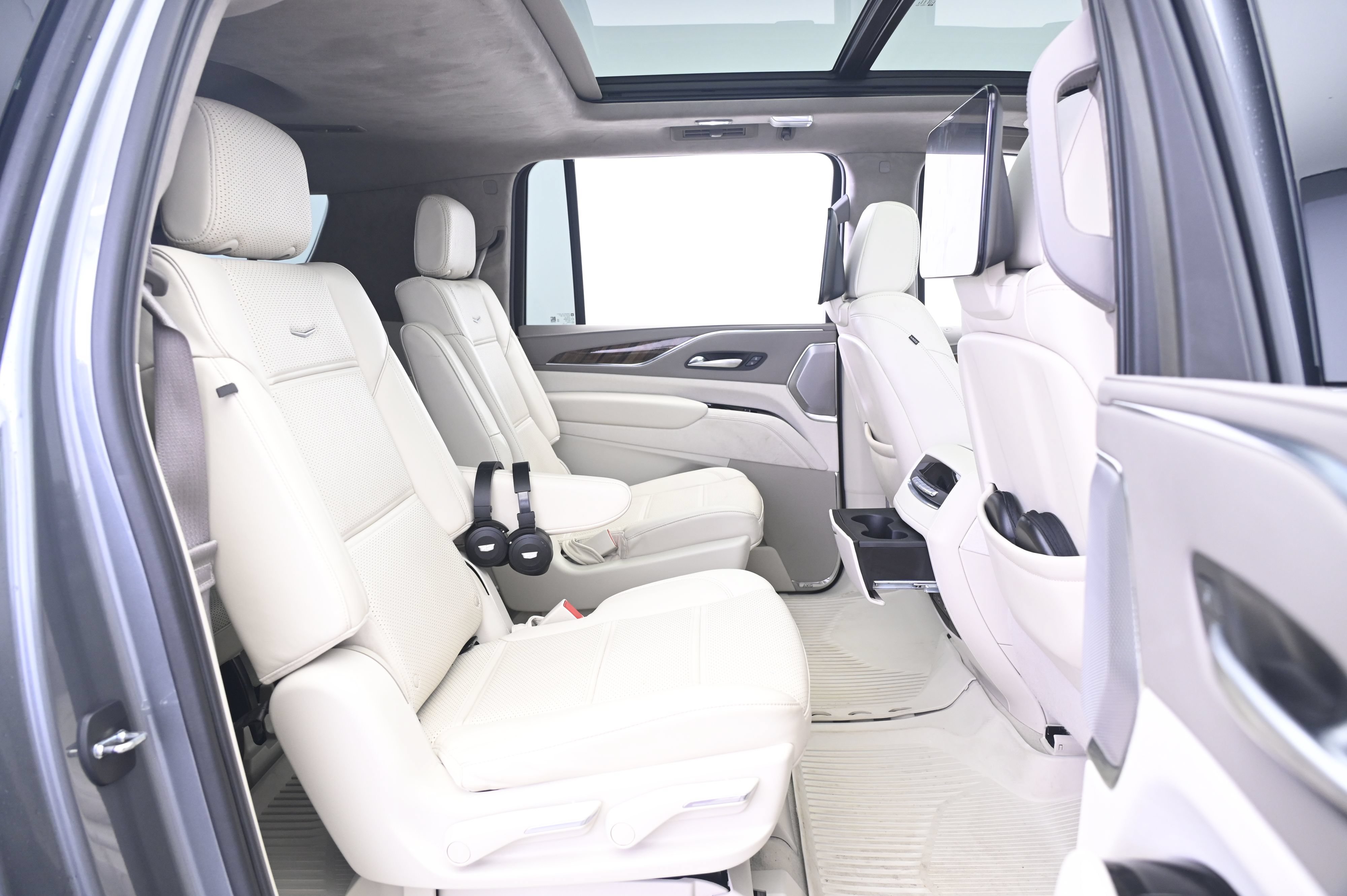 Used 2022 Cadillac Escalade ESV Premium Luxury Platinum AWD/4WD image 19
