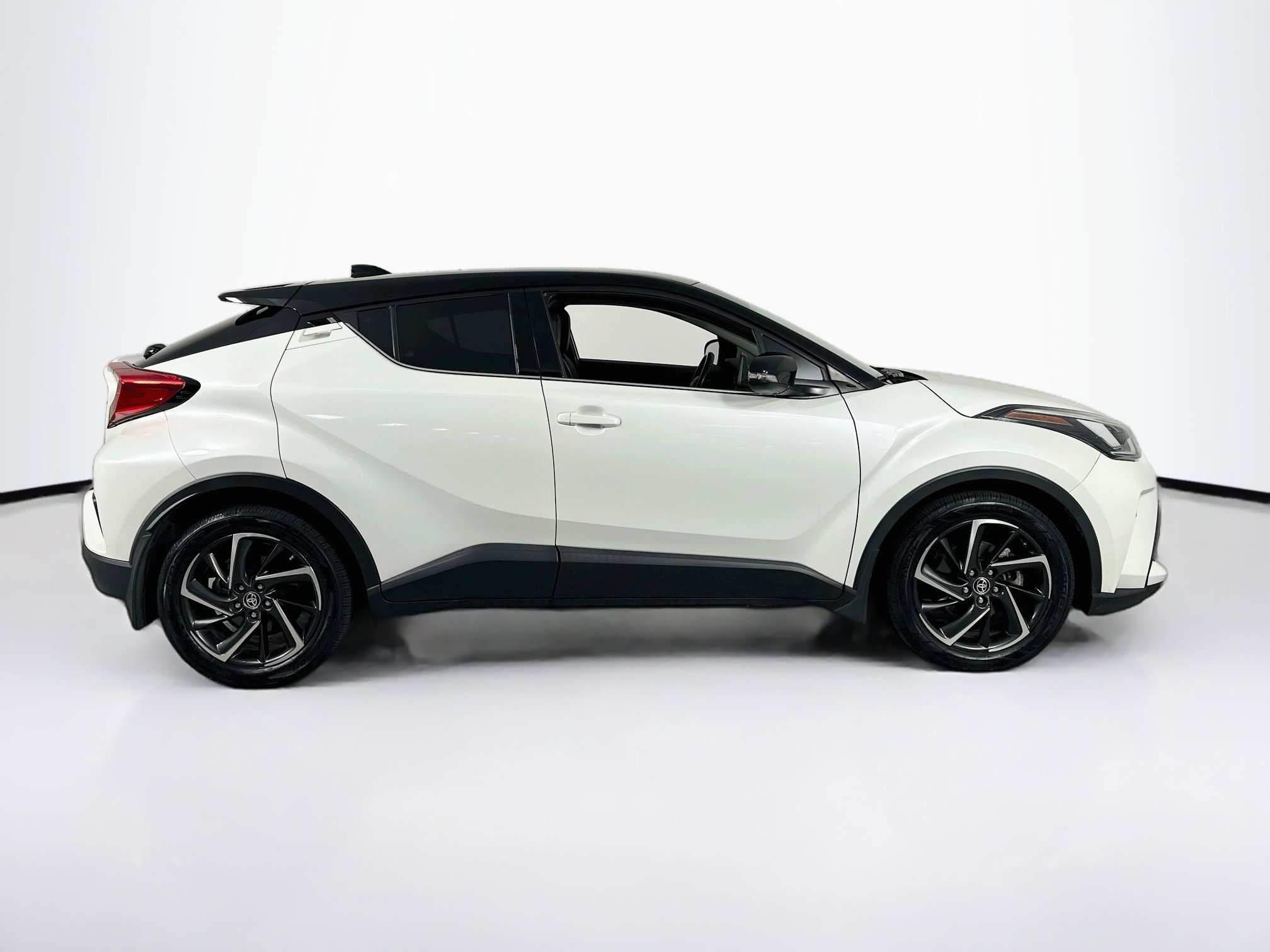 Used 2021 Toyota C-HR Limited FWD image 4