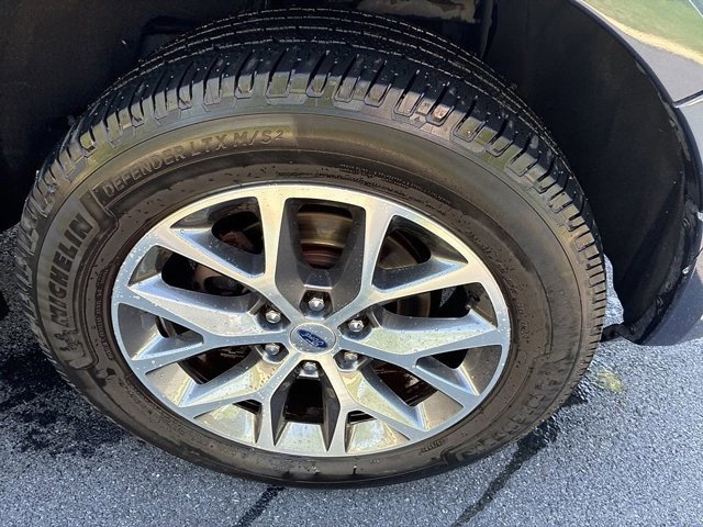 Used 2017 Ford Expedition XLT w/ Equipment Group 202A AWD/4WD image 20