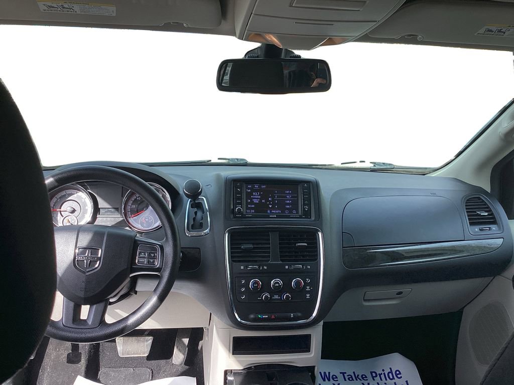Used 2019 Dodge Grand Caravan SE w/ UConnect Hands-Free Group image 11