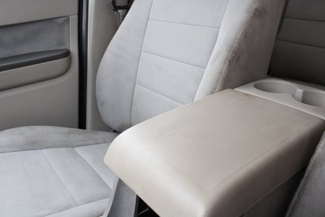 Used 2010 Ford Escape XLT AWD/4WD image 16