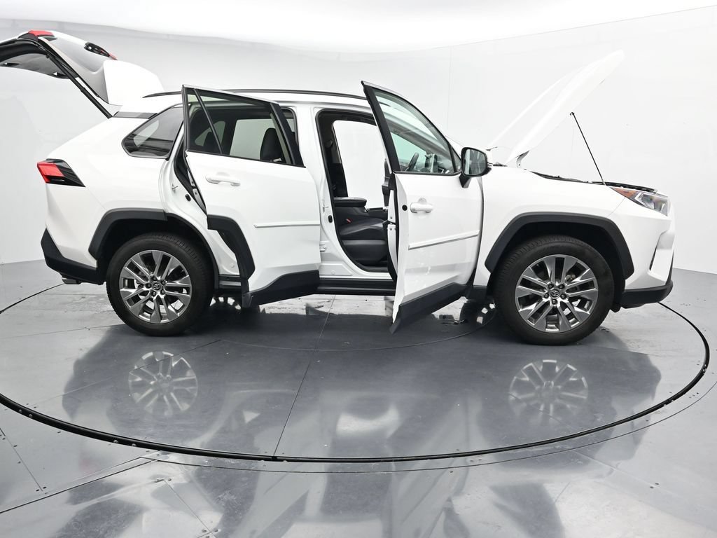 Used 2019 Toyota RAV4 XLE Premium w/ Cold Weather Package AWD/4WD image 45
