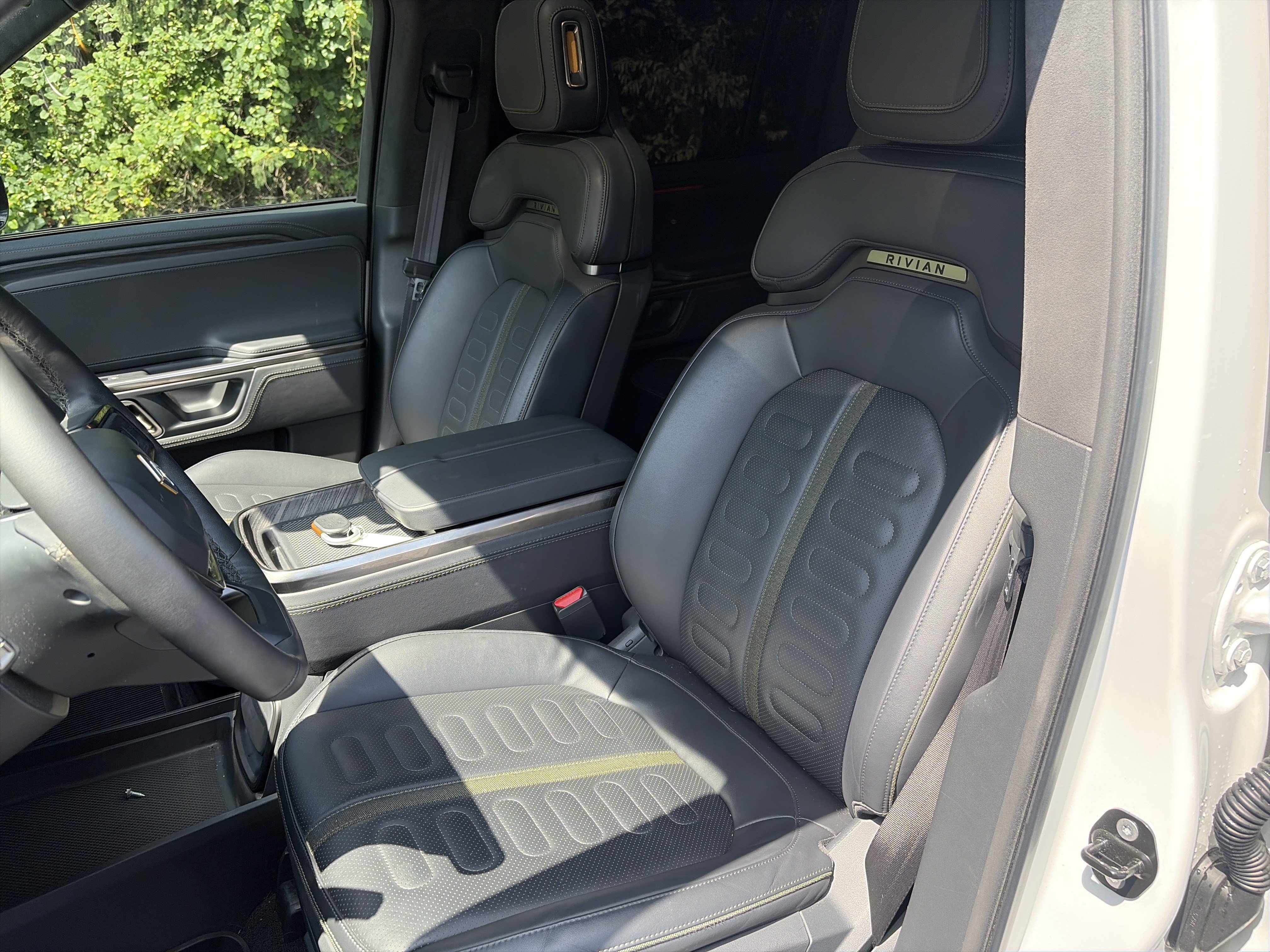 Used 2022 Rivian R1S Launch Edition AWD/4WD image 24