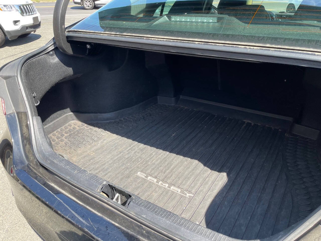 Used 2019 Toyota Camry LE w/ Convenience Package FWD image 12