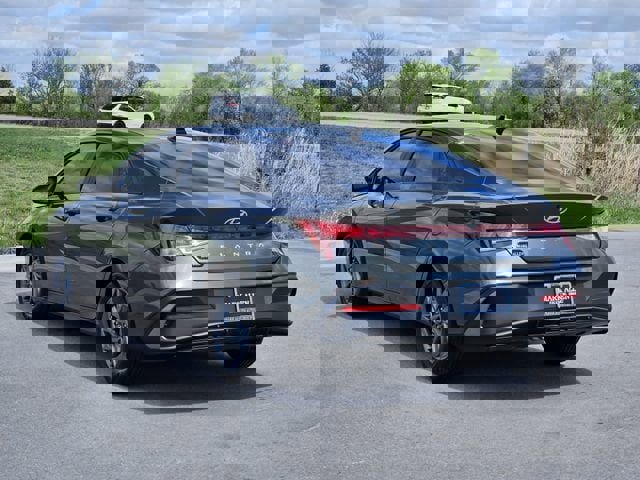 Used 2024 Hyundai Elantra SEL image 5