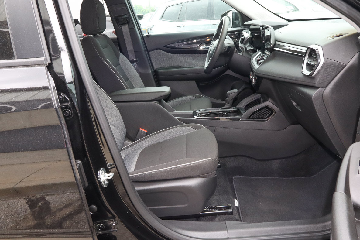 Used 2025 Chevrolet TrailBlazer LT FWD image 23