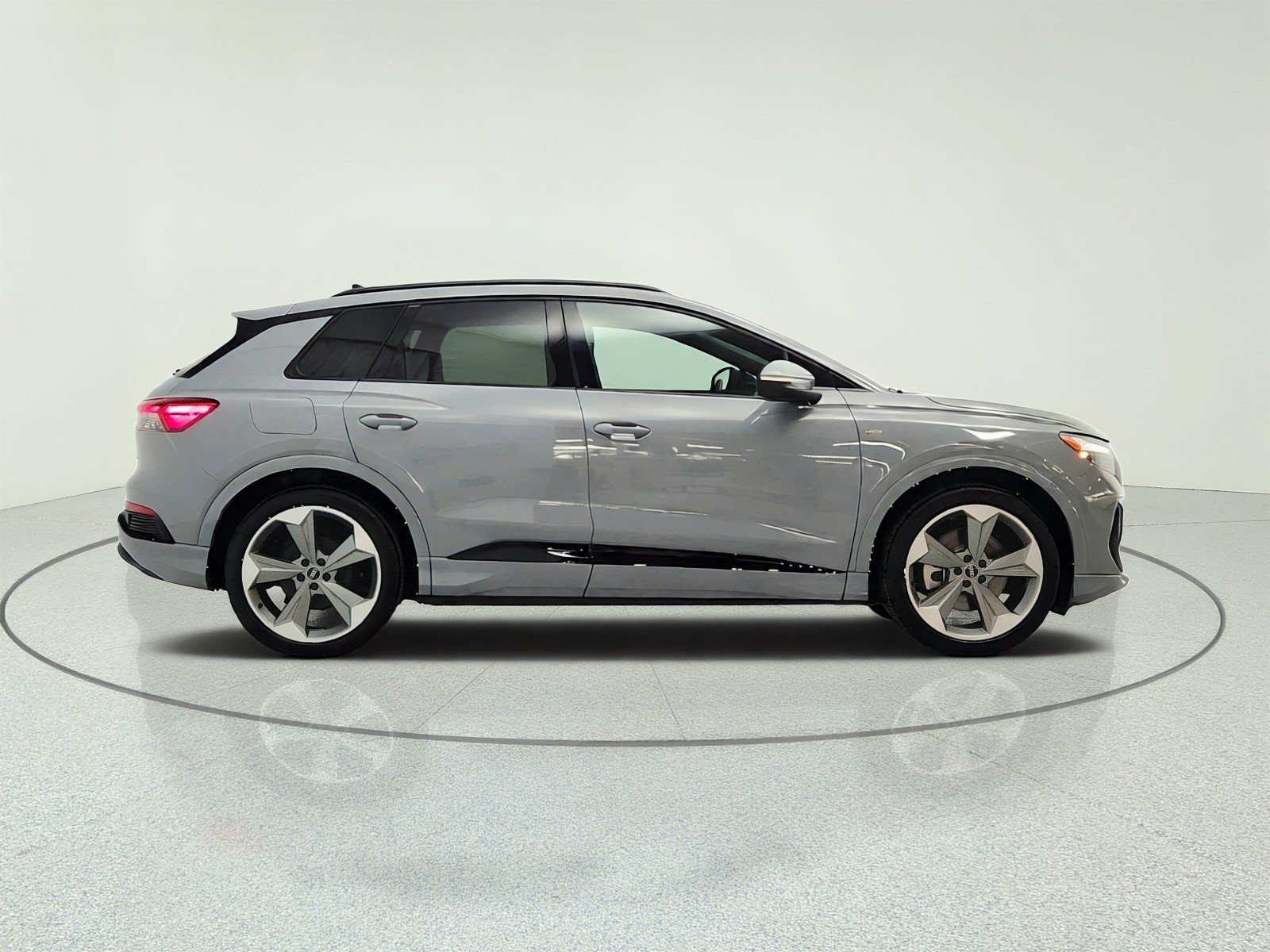 Used 2025 Audi Q4 e-tron Premium Plus w/ Premium Plus AWD/4WD image 4