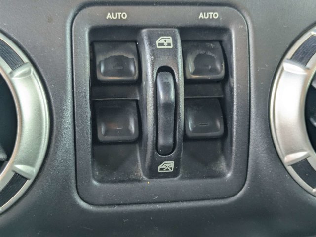 Used 2017 Jeep Wrangler Unlimited Sahara w/ Connectivity Group AWD/4WD image 21