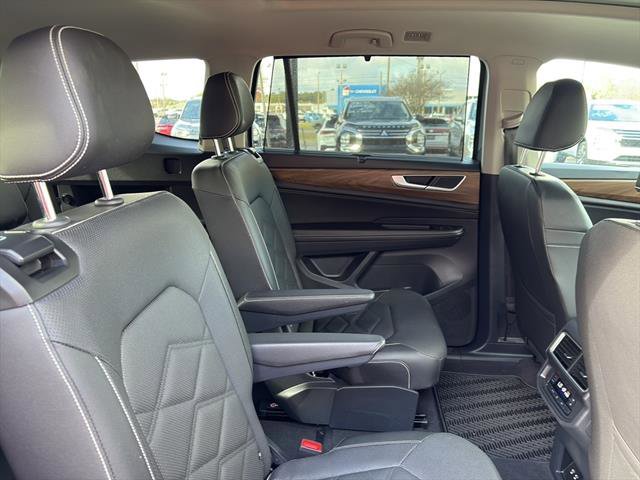 Certified 2025 Volkswagen Atlas SE w/ Panoramic Sunroof Package image 10