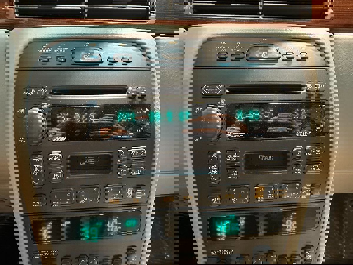 Used 2002 Cadillac Eldorado Touring w/ Preffered Equipment Group FWD image 29