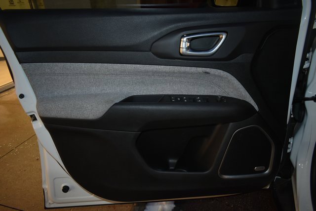 Used 2022 Jeep Compass Latitude w/ Sun and Sound Group image 14