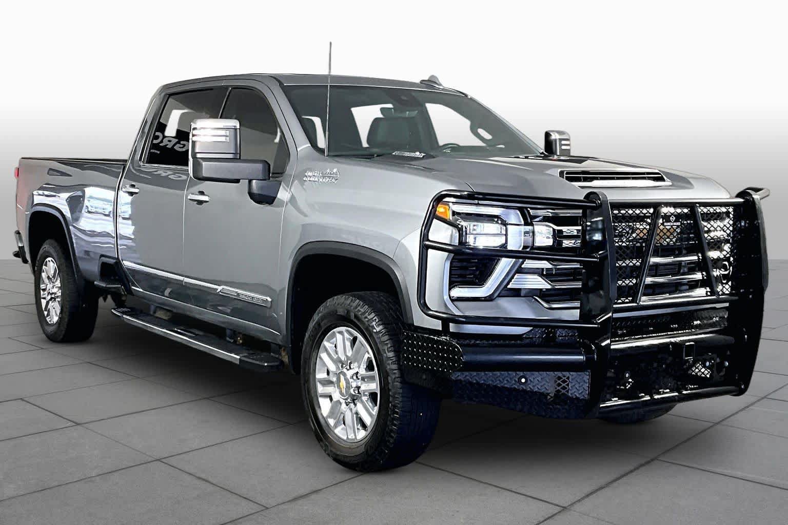 Used 2024 Chevrolet Silverado 2500 High Country w/ Technology Package AWD/4WD image 3