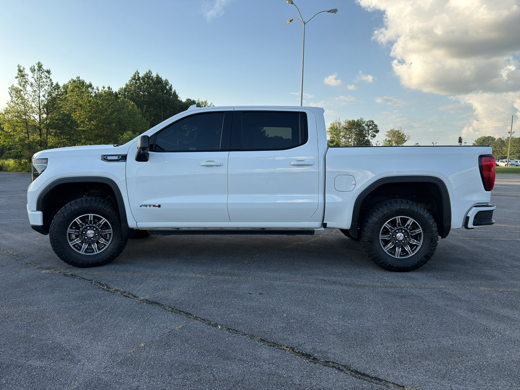 Used 2024 GMC Sierra 1500 AT4 w/ Technology Package AWD/4WD image 9
