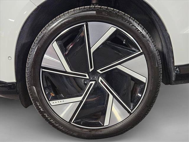 Used 2025 Volvo EX90 Plus AWD/4WD image 24