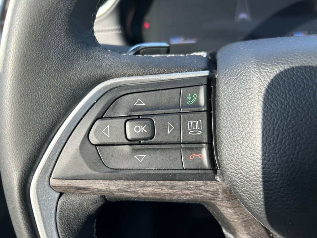 Used 2023 Jeep Grand Cherokee L Limited w/ Luxury Tech Group II image 19