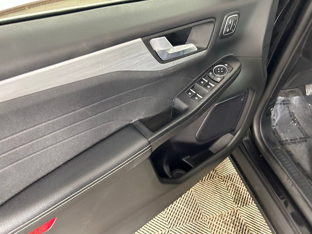 Used 2024 Ford Escape Platinum AWD/4WD image 12