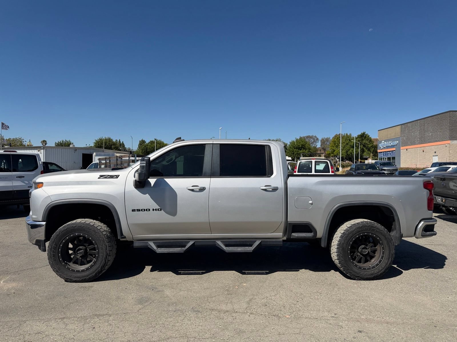 Used 2022 Chevrolet Silverado 2500 LT w/ Convenience Package AWD/4WD image 2
