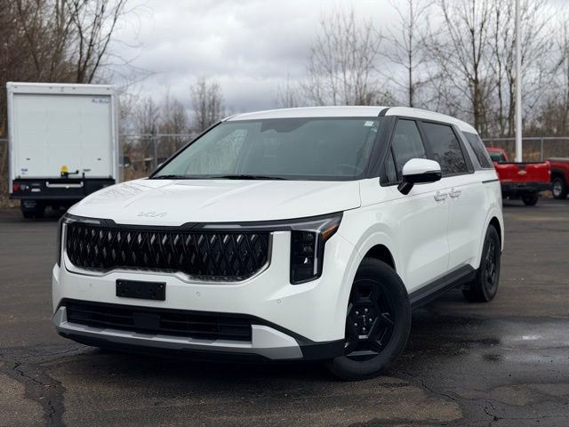 Used 2025 Kia Carnival image 2