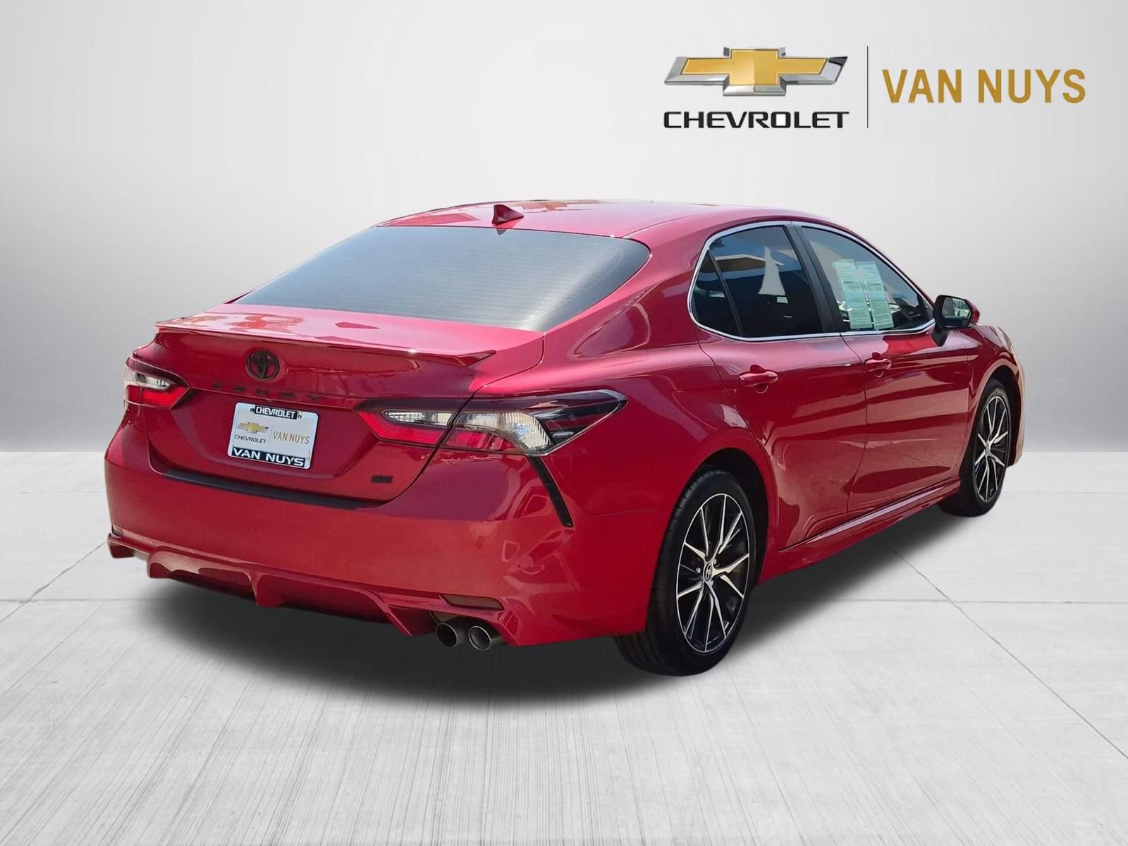 Used 2024 Toyota Camry SE FWD image 5