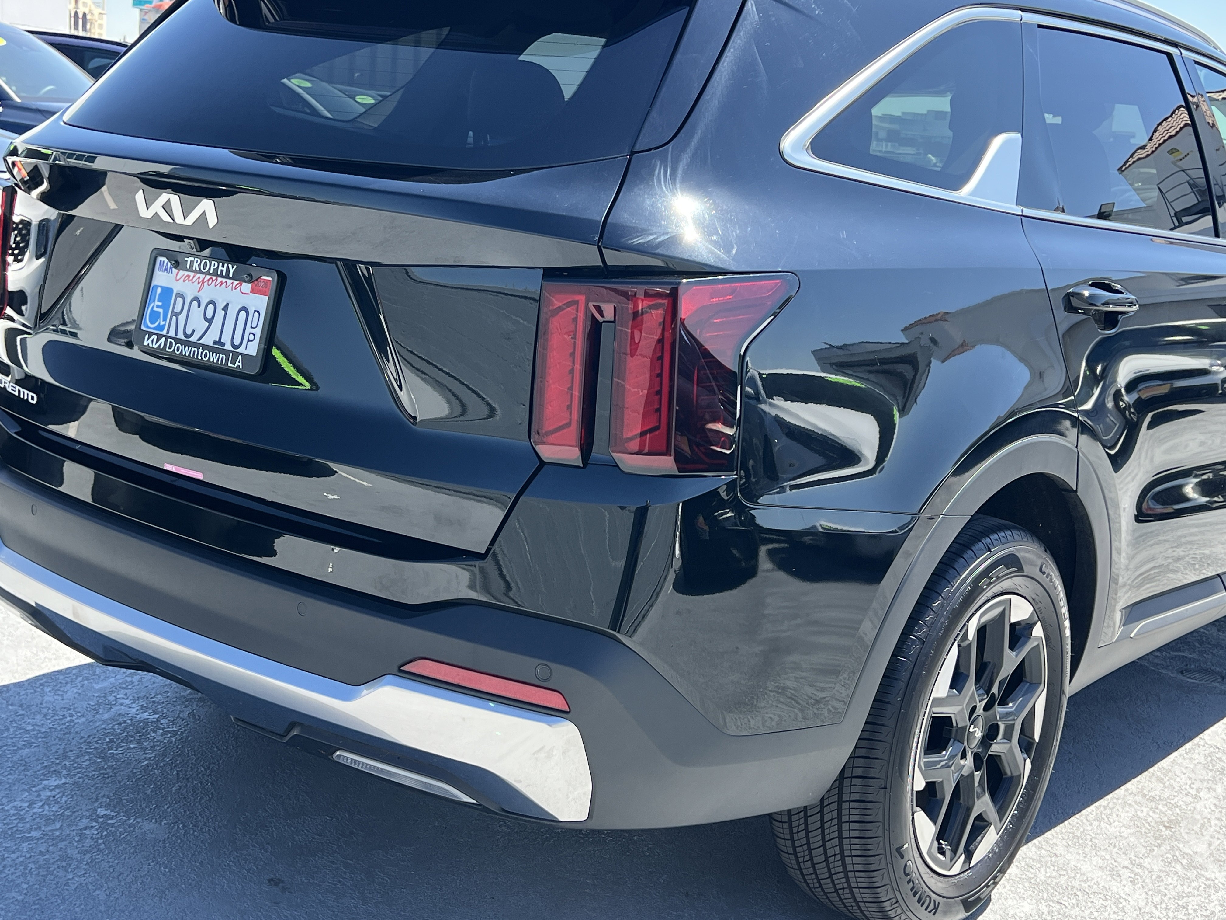 Certified 2025 Kia Sorento S image 7