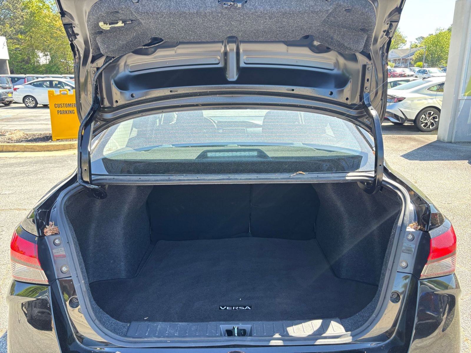 Used 2025 Nissan Versa SV FWD image 31