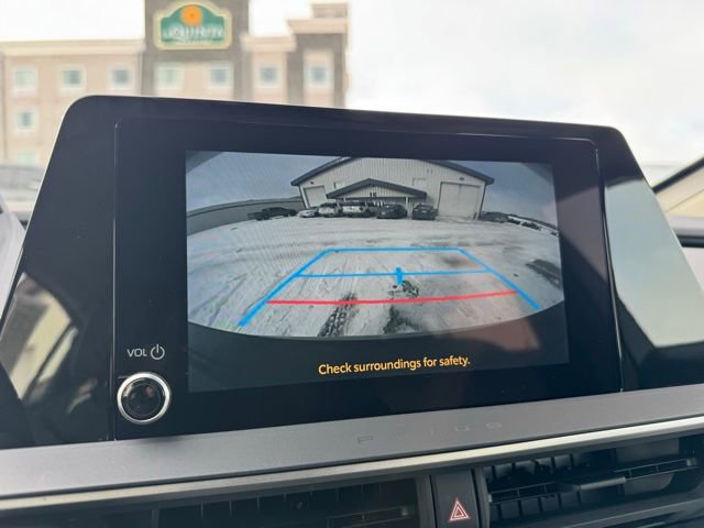 Used 2024 Toyota Prius LE image 4