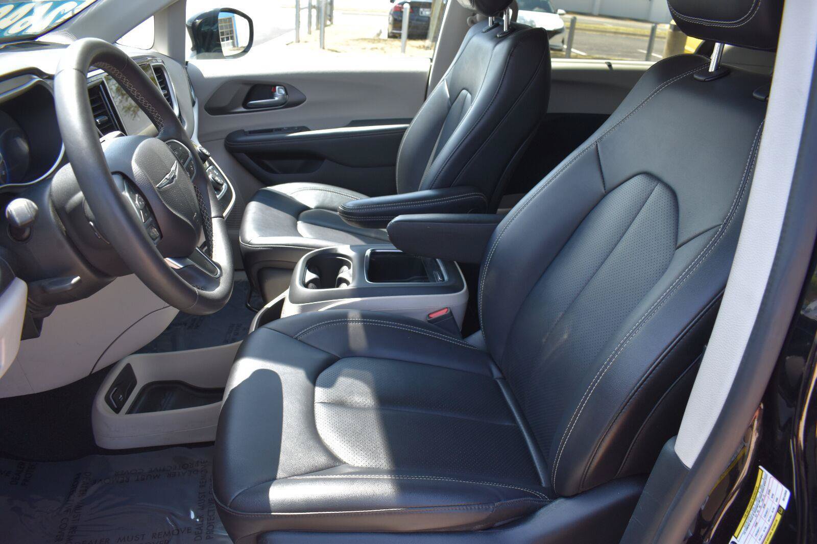 Used 2024 Chrysler Pacifica Touring-L FWD image 24