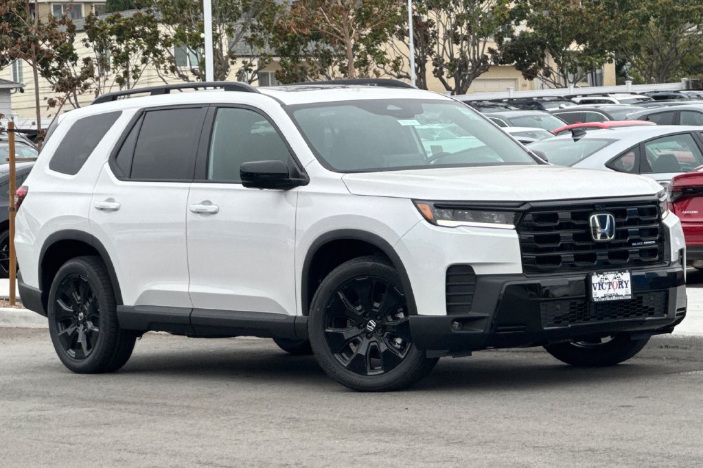 New 2026 Honda Pilot Black Edition image 2