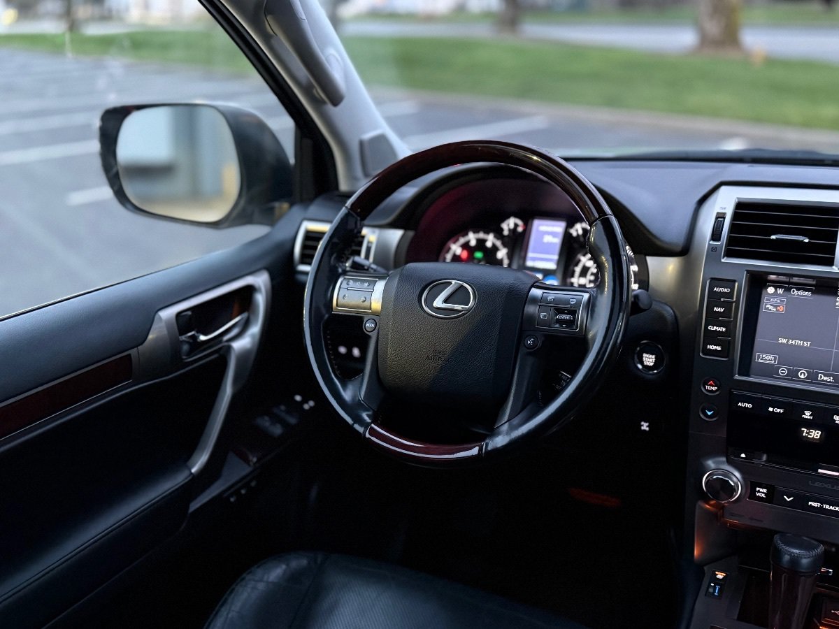 Used 2018 Lexus GX 460 Premium w/ Premium Package AWD/4WD image 18