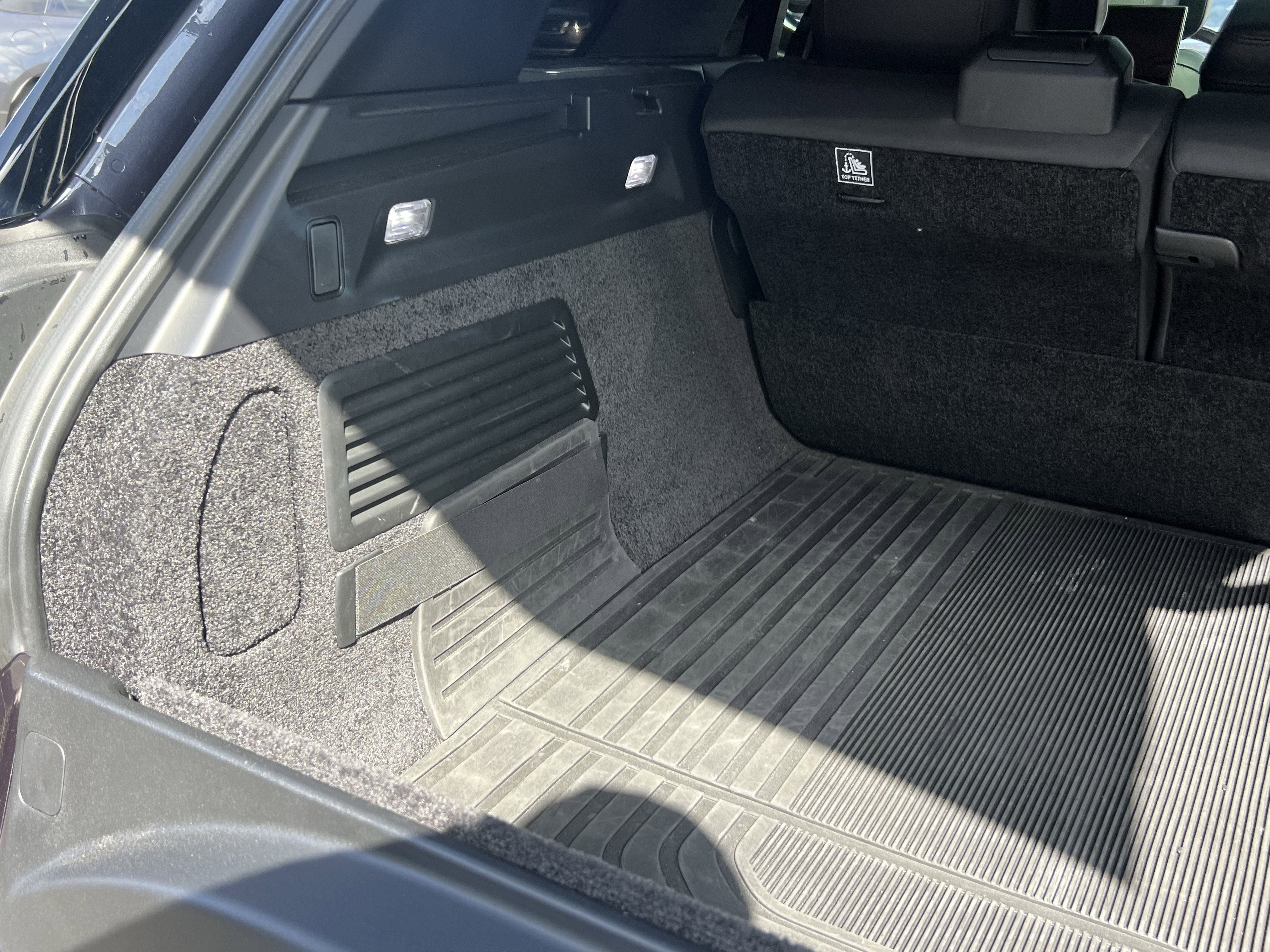 Certified 2023 Land Rover Range Rover SV image 33