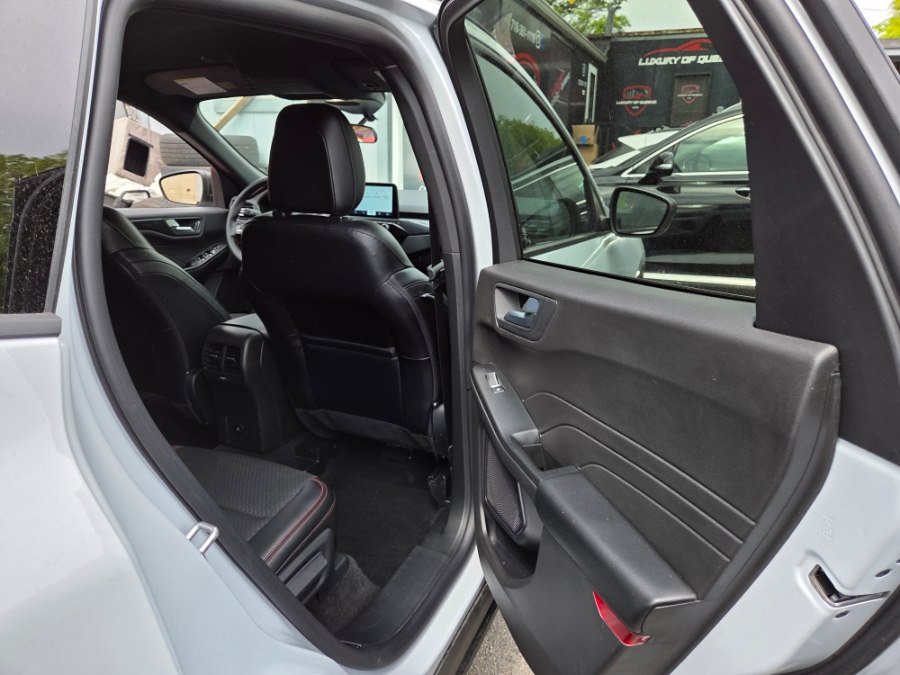 Used 2025 Ford Escape ST-Line FWD image 10