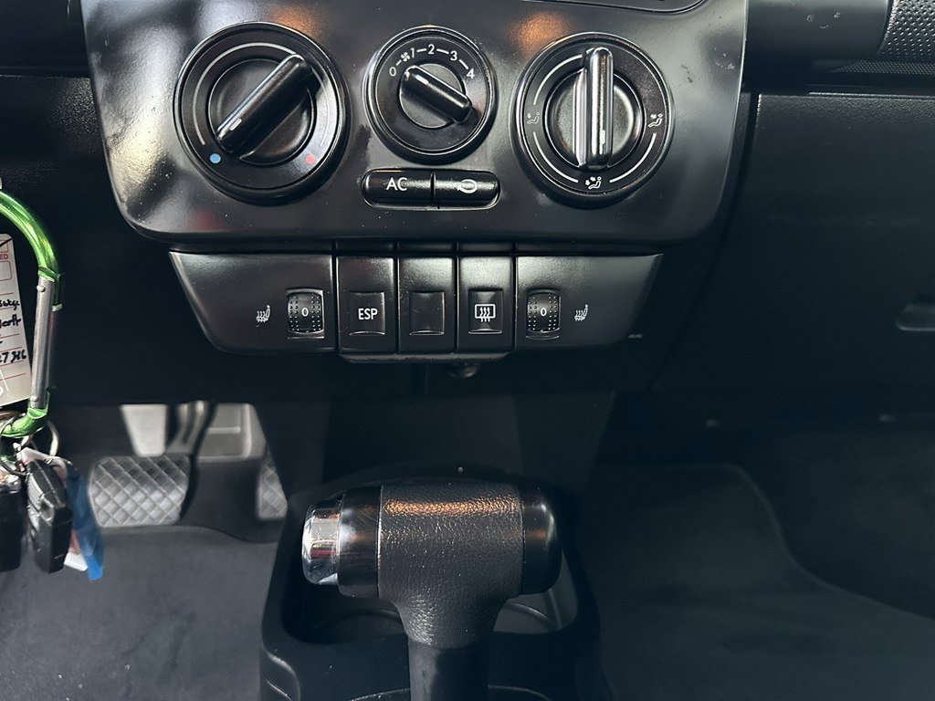 Used 2010 Volkswagen Beetle Coupe image 28