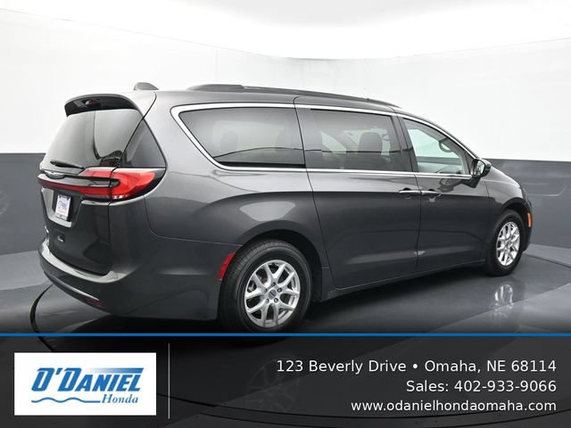 Used 2022 Chrysler Pacifica Touring-L FWD image 6