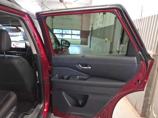 New 2026 Nissan Pathfinder Platinum AWD/4WD image 24