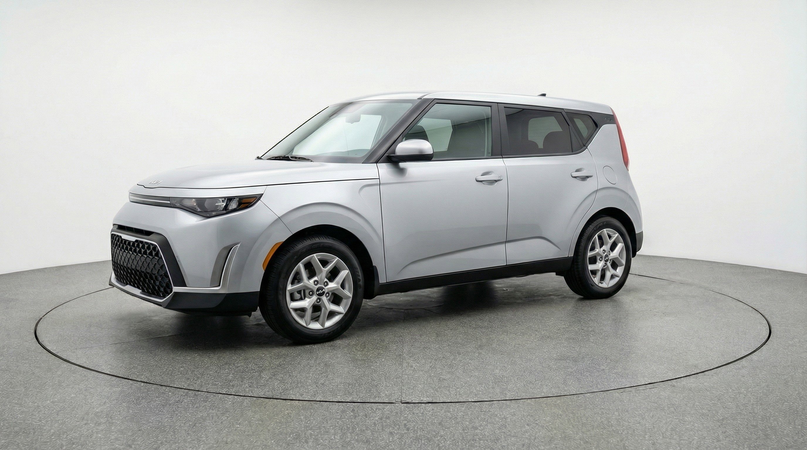 Used 2025 Kia Soul LX w/ LX Technology Package FWD image 3
