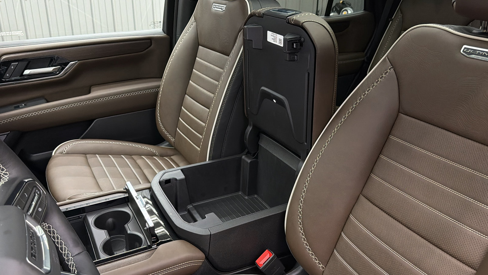 Used 2026 GMC Yukon Denali Ultimate w/ LPO, Floor Liner Package AWD/4WD image 25