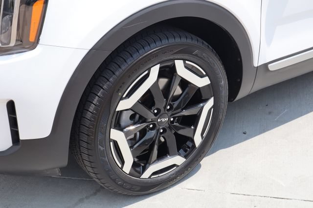 Used 2025 Kia Telluride S FWD image 2