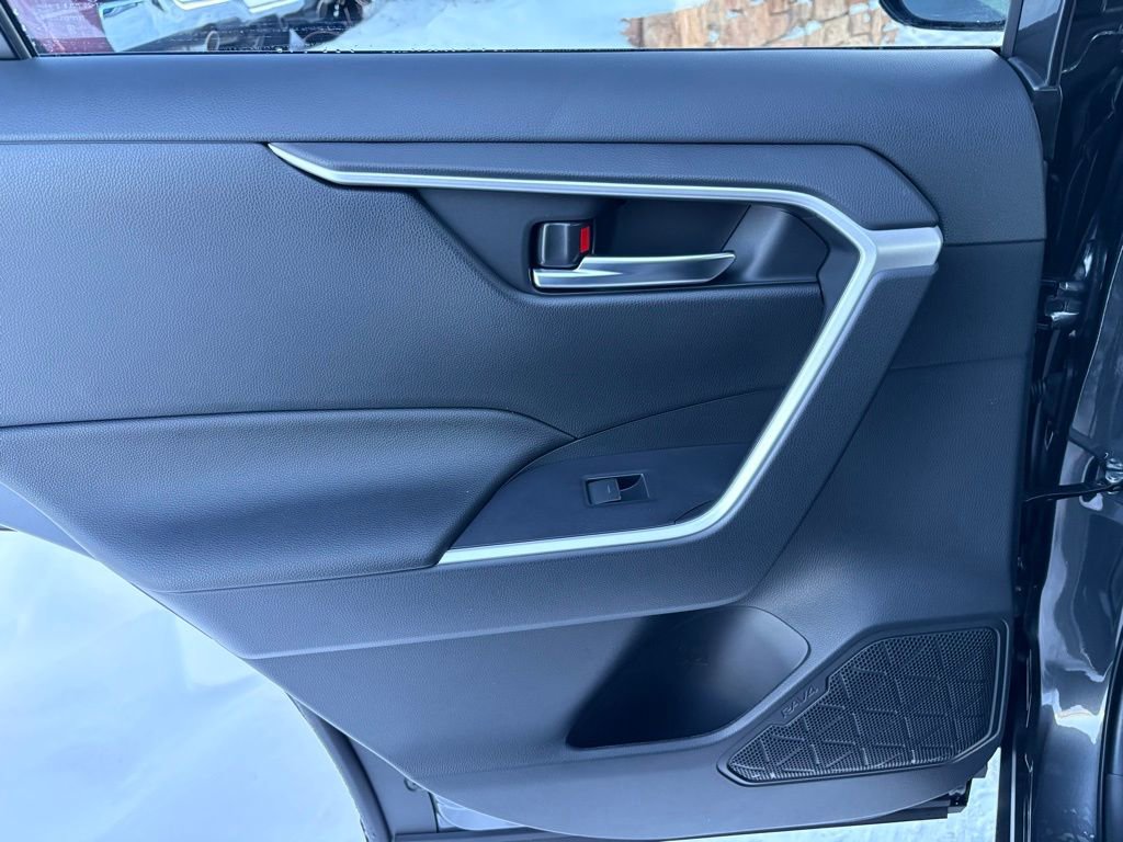 Used 2025 Toyota RAV4 XLE image 26