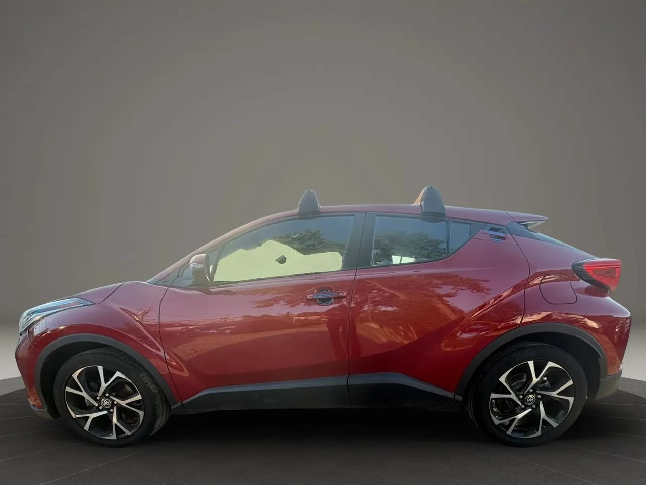 Used 2022 Toyota C-HR XLE FWD image 8