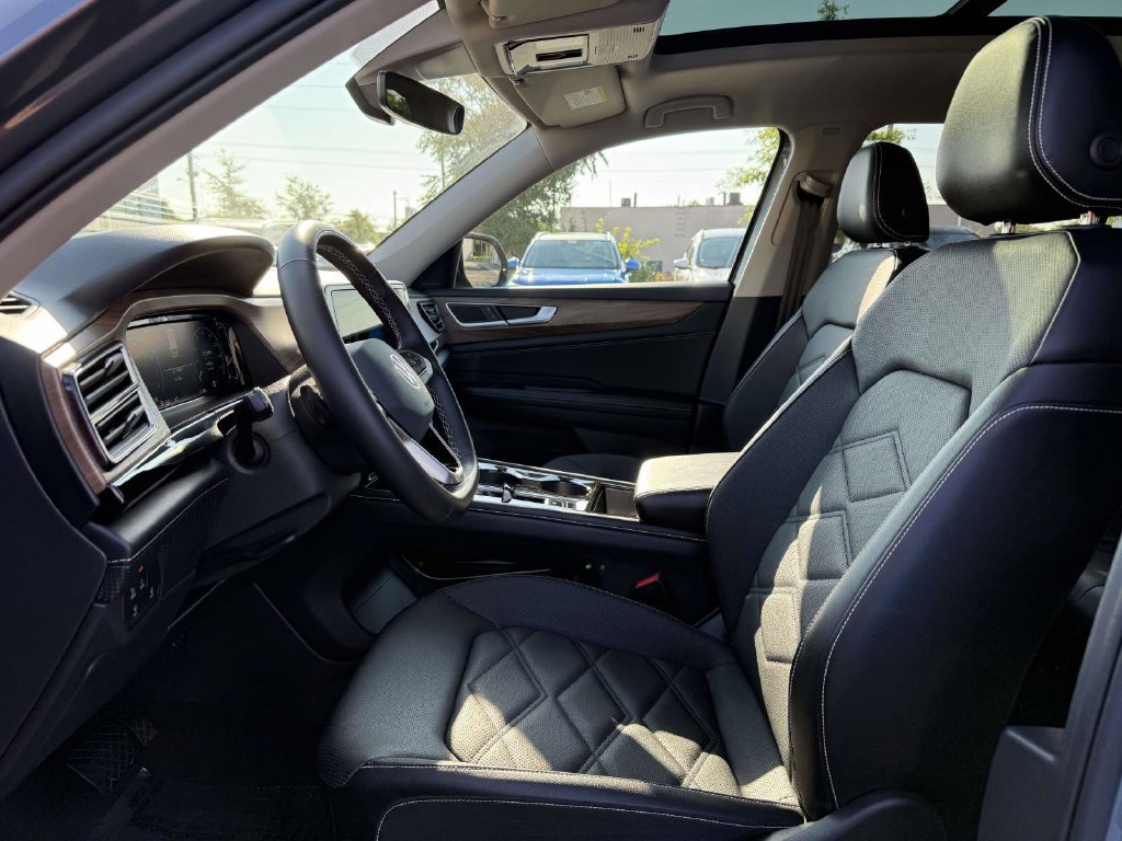 Used 2024 Volkswagen Atlas SE AWD/4WD image 10