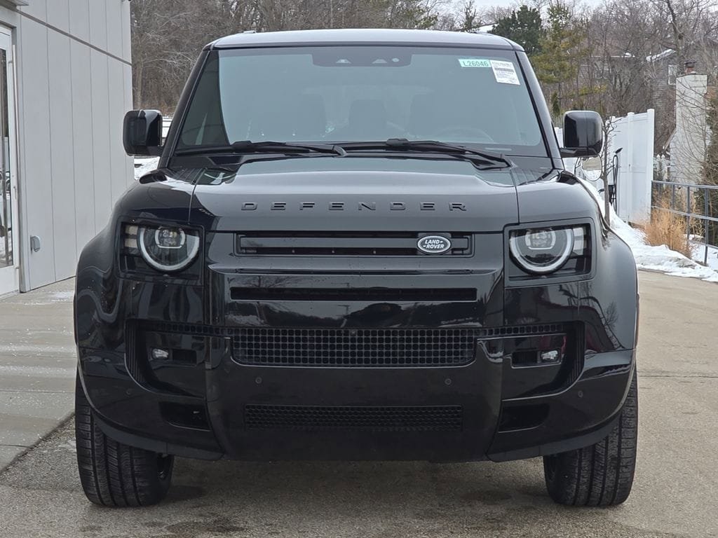 New 2026 Land Rover Defender 130 X-Dynamic SE AWD/4WD image 2