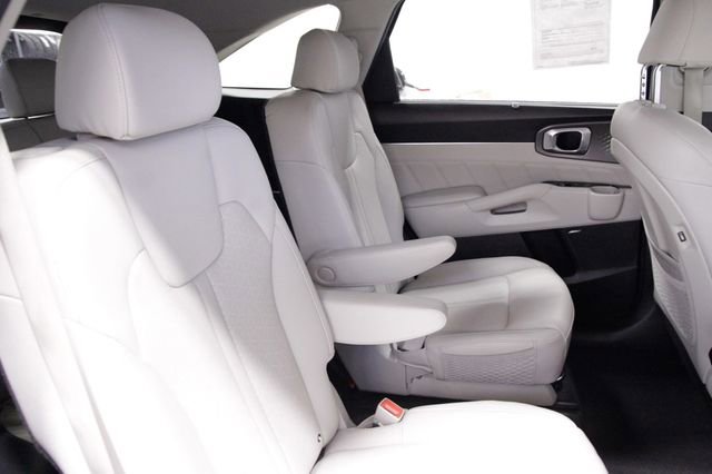 Used 2023 Kia Sorento SX Prestige image 19