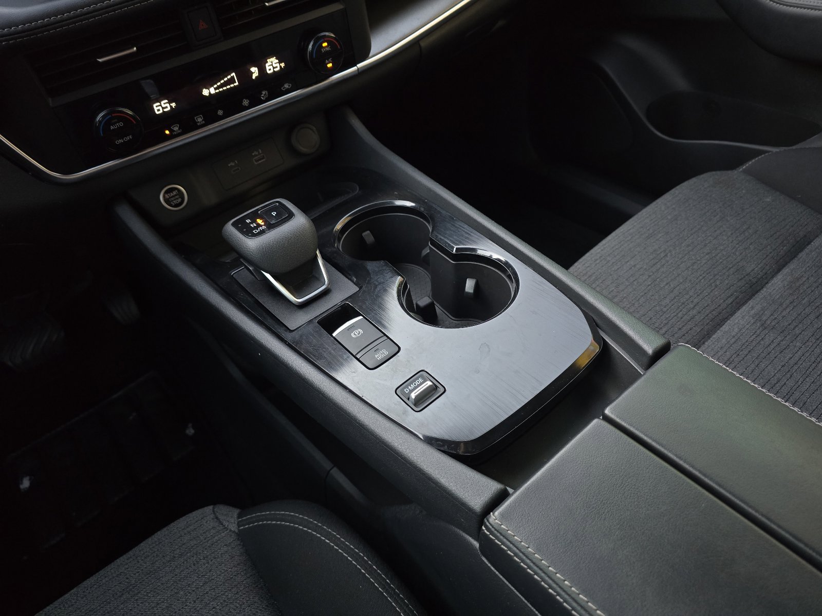 Used 2023 Nissan Rogue SV image 16