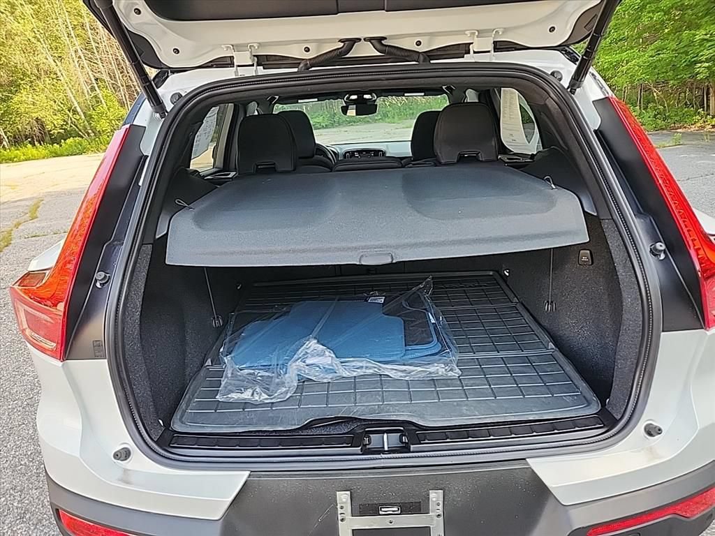 Certified 2024 Volvo XC40 Recharge Ultimate w/ Protection Package Premier AWD/4WD image 33
