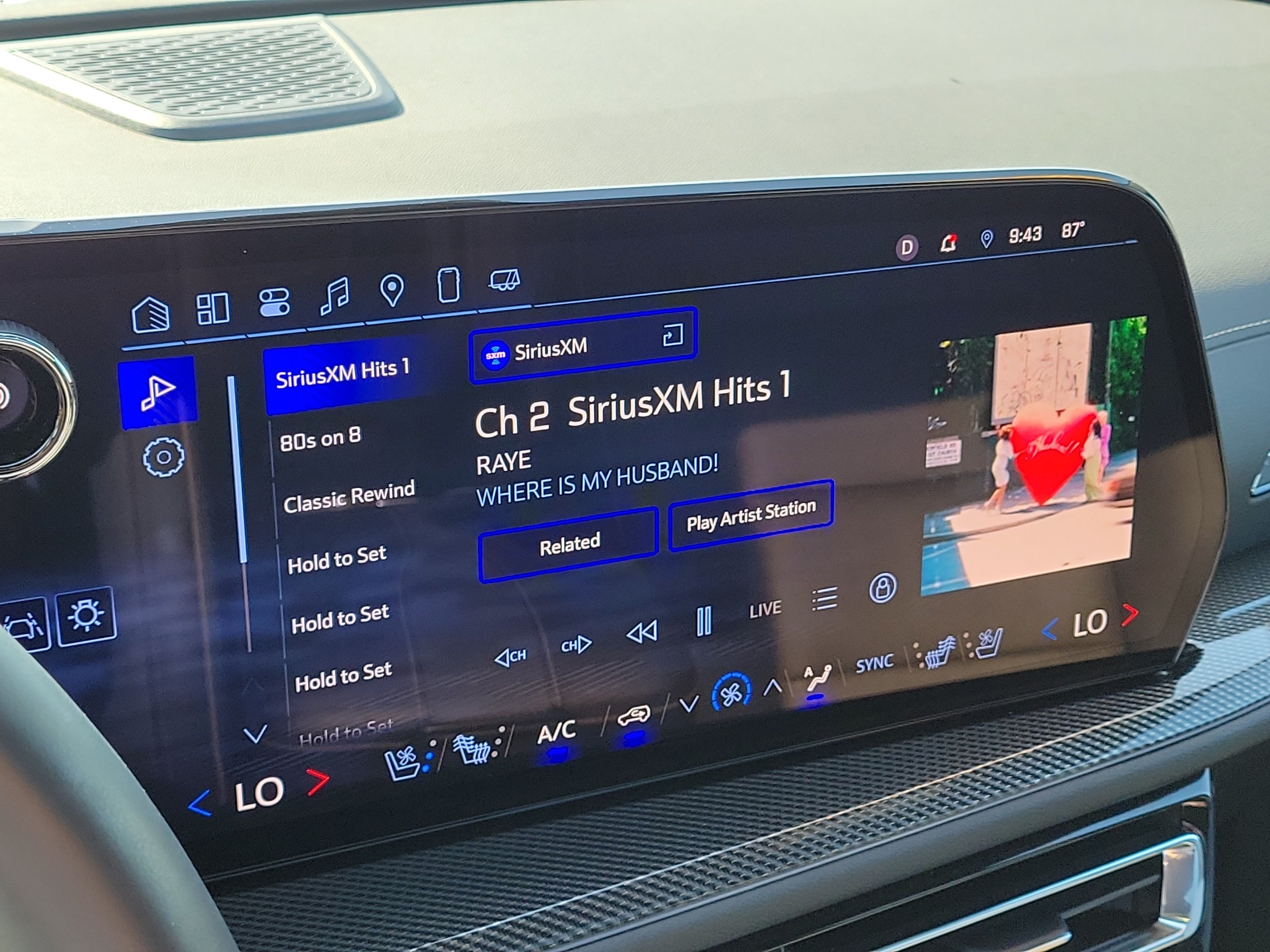 Used 2025 Chevrolet Traverse High Country w/ LPO, Floor Liner Package FWD image 25